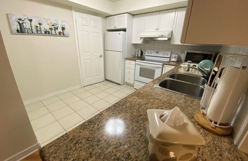 Fairview Apartment | 2BR with balcony and free parking in Square One