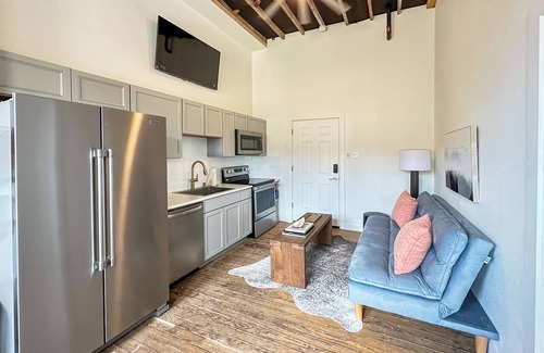 Honey Grove House | 2C Vintage View