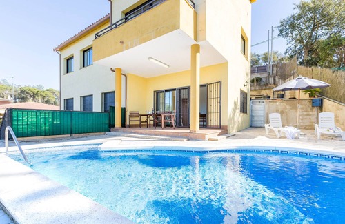 Vidreres Villa | 2CAM01 - Cozy 4 bedroom house with private pool located in a quiet area