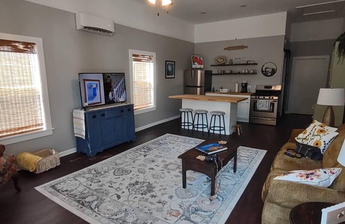 Natchez Apartment | 2feathers inn #1