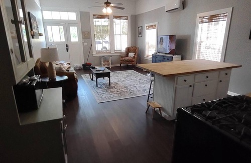 Natchez Apartment | 2feathers inn #1