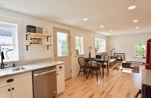 Brunswick Apartment | 2King Bed BR Private Apt Downtown Brunswick