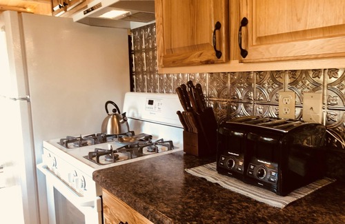 Silver Gate Cabin | 2Mi to Yellowstone NP, NE Gate, Spectacular Views 2 BR with Loft . Sleeps 6