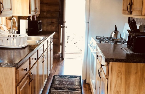Silver Gate Cabin | 2Mi to Yellowstone NP, NE Gate, Spectacular Views 2 BR with Loft . Sleeps 6