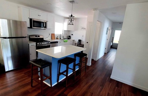 Southside House | 2min to Lackland AFB Entire House near SeaWorld!