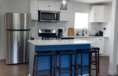 Southside House | 2min to Lackland AFB Entire House near SeaWorld!
