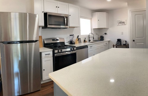 Southside House | 2min to Lackland AFB Entire House near SeaWorld!