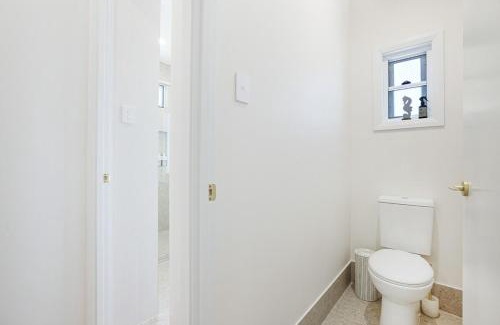 Bargara House | 2min walk to Esplanade - Perfect Bargara Escape