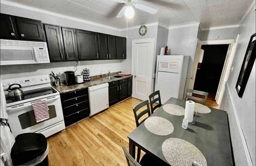 Northampton House | 2nd Floor, Brick Duplex near the Hill