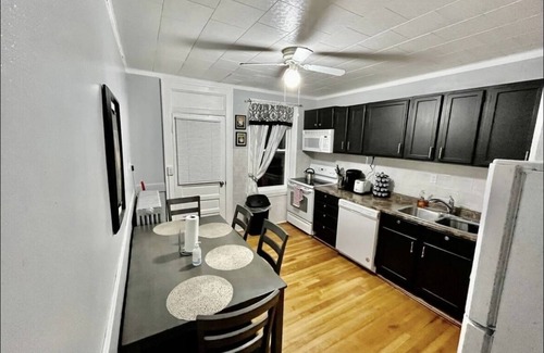 Northampton House | 2nd Floor, Brick Duplex near the Hill