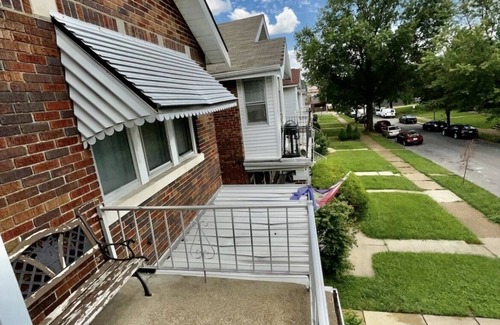 Northampton House | 2nd Floor, Brick Duplex near the Hill