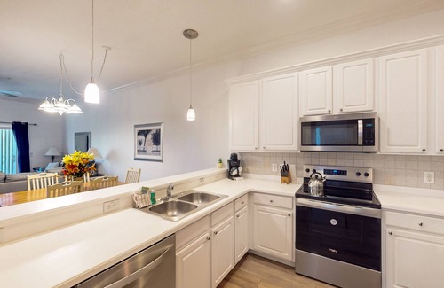 Bahama Bay Condo | 2nd-Floor Comfortable Condo w/Shared Pools, Hot Tub, High-Speed WiFi, & A/C