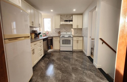 Amherstburg Apartment | 2nd Floor Upper Lakeside Duplex with a bird`s eye view