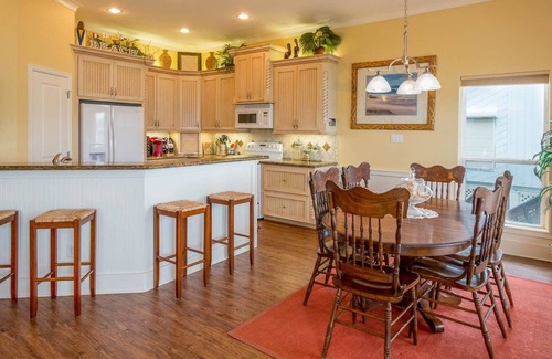 Spanish Grant House | 2nd Row from beach! Spanish Grant w/Gulf views!