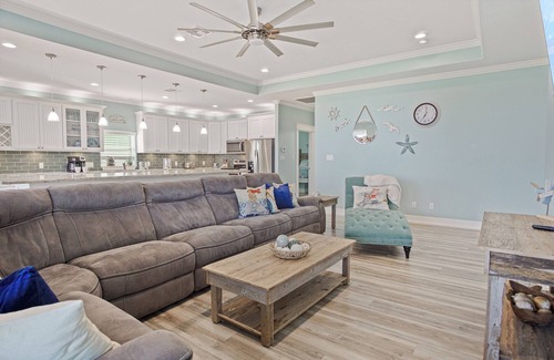 Crystal Beach House | 2nd Row | Seaviews | 2 Kitchens | Small Dogs OK