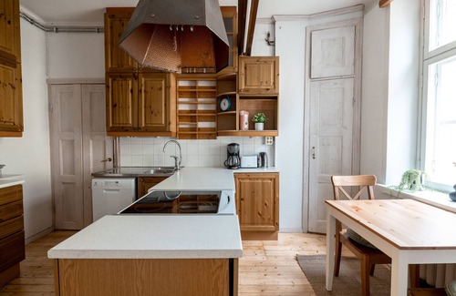 Etu-Toolo Apartment | 2ndhomes Bright 125m2 4BR Center Apt