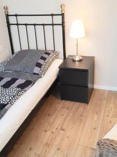 Niederschelden Apartment | 2x Monteurwohnung 1x 2 kleine Einzelzimmer 1x Doppelbett und Schlafcouch im Wohnbereich