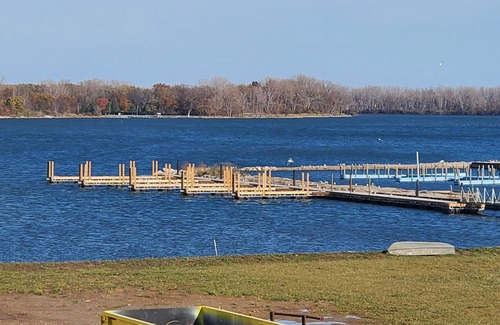 Marblehead House | 3,000 s.f. house with large balcony overlooking Lake Erie Harbor inlet