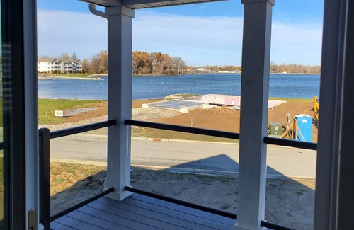 Marblehead House | 3,000 s.f. house with large balcony overlooking Lake Erie Harbor inlet