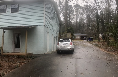 Newnan Apartment | 3 1/2 Linden Drive