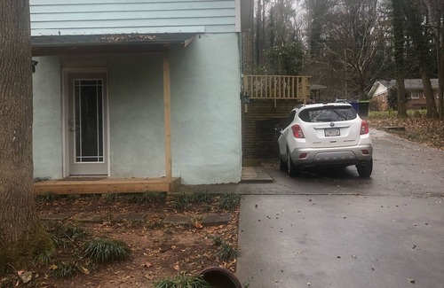 Newnan Apartment | 3 1/2 Linden Drive
