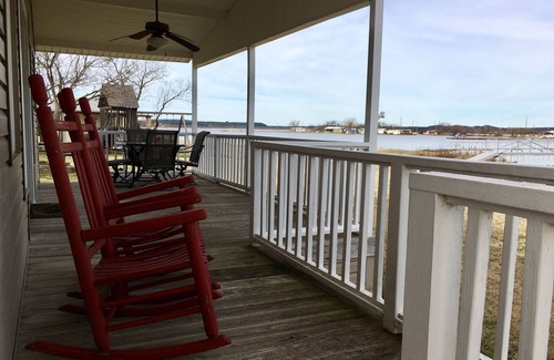 Graford House | 3/2.5 house sleeps 5 comfortably!
