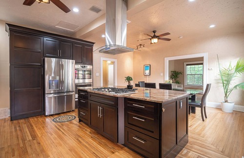 Lakeland House | 3/2 Luxury Spanish Villa - Pool - Pet Friendly