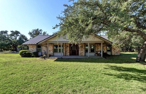 Brushy Bend Park House | 3.5 acre Round Rock home - Pool, remodeled fully furnished, 2 car garage