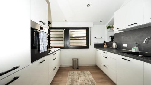 Hamm Apartment | 3,5-Zimmer inkl Arbeitsplatz, WLAN & free Netflix, Amazon-Free Parken vollausgestattete Wohnung, 24h Check In