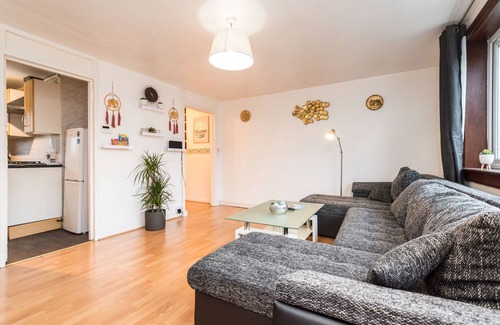 Gifford Apartment | 3/6 Lochview Court