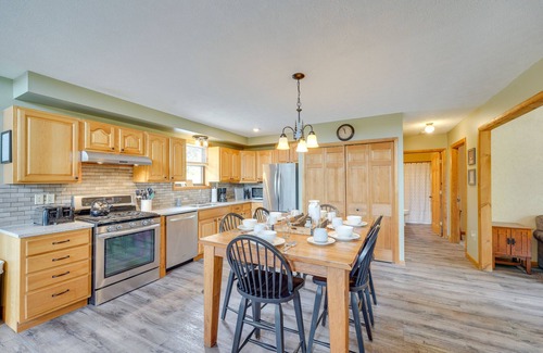 Benezette Cabin | 3-Acre Benezette Cabin: Hot Tub, Grill & Mtn View