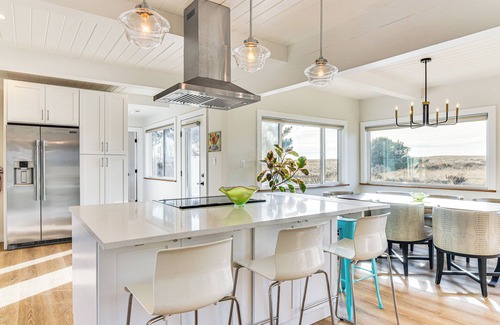 Warrenton House | 3-Acre Oceanfront Home: Game Room & Fire Pit!