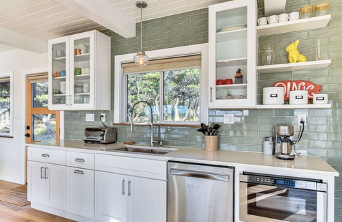 Warrenton House | 3-Acre Oceanfront Home: Game Room & Fire Pit!