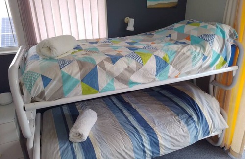 Highland Park Apartment | 3 Adults & 2 Children - House in Highland Park