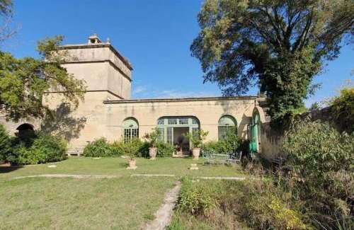Aimargues House | 3 appartements pour 15 pers dans un château