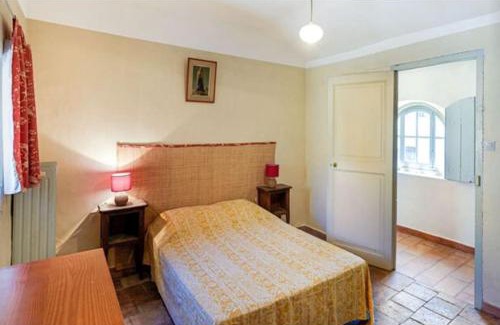Aimargues House | 3 appartements pour 15 pers dans un château