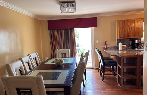 Silver Spring House | 3-B rooms 5 beds & 2 BR Spacious House 1 mile from downtown with 2 free parking.