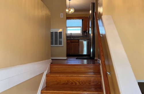 Silver Spring House | 3-B rooms 5 beds & 2 BR Spacious House 1 mile from downtown with 2 free parking.