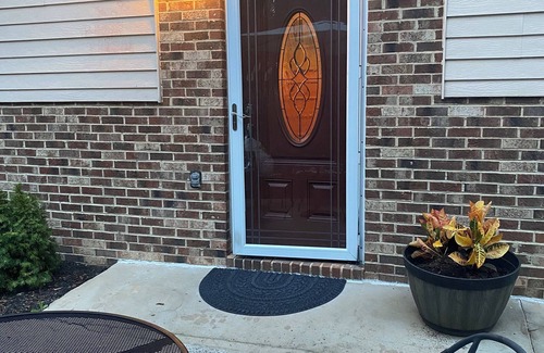 Silver Spring House | 3-B rooms 5 beds & 2 BR Spacious House 1 mile from downtown with 2 free parking.