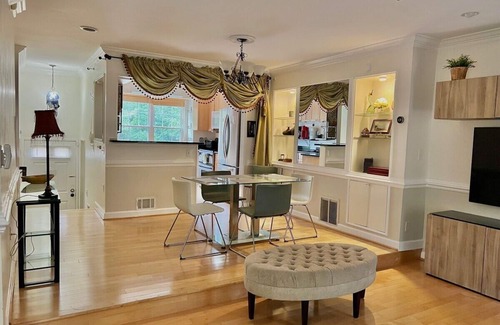 Reston Apartment | 3 Bd 1.5 Ba Glorious & Convenient DC 30 min metro