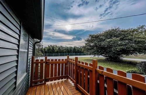 West Newton House | 3 bd 10 min to Dwtwn Washer-dryer