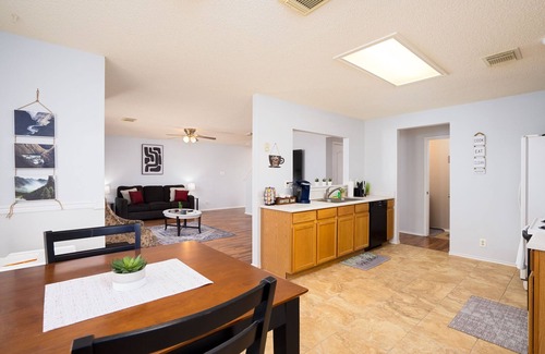 Braun's Farm House | 3 BD/2.5 BA*SeaWorld*Six Flags*Riverwalk*UTSA*Medical Center*Pool Table*B/Crib*