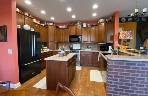 Goldsmith House | 3 BD, COZY SUITE, HOME AWAY FROM HOME