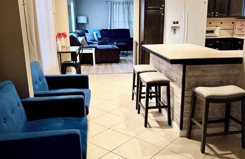 Sayles Blvd. Area House | 3 BD Retreat - 5 Mins from Downtown-Sleeps 12- Tx hospitality amenities!