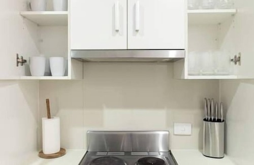 Rocklea Apartment | 3 Bdr apt! AC! Train! Shops! Restaurants! 221D3