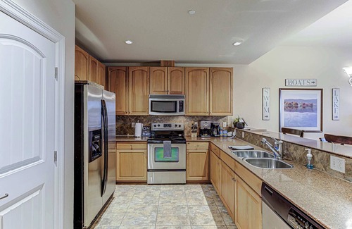 Horseshoe Bay Condo | 3 BDR Condo in Horseshoe Bay, Prime Location!