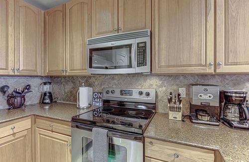 Horseshoe Bay Condo | 3 BDR Condo in Horseshoe Bay, Prime Location!