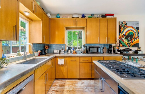 Bouldin House | 3 BDR Gem in South Austin – Walk to South Congress Street & Restaurants!