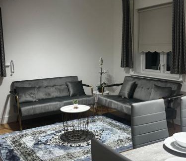 Heaton House | 3 BDR House for 5 or 6 pax 35 mins to Central London via Train