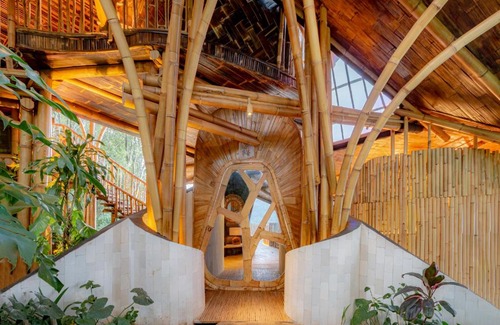 Melayang Villa | 3 Bdr - Luxury Cliffside Bamboo Villa